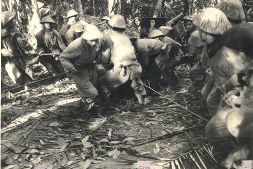 Ngày 13-3-1954, chiến dịch Điện Biên Phủ bắt đầu. Sau 55 ngày đêm chiến đấu vô cùng gian khổ và anh dũng, quân và dân ta đã hoàn toàn làm chủ mặt trận Điện Biên Phủ.
